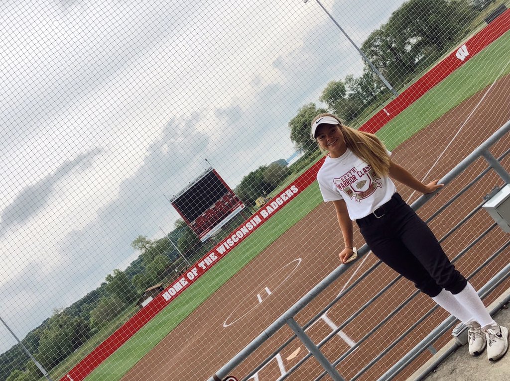 mtnevin7's tweet photo. ❤️🦡🥎 @YvetteHealy @Coach_Veee @dzym6 @SandburgSftball @SandburgHS https://t.co/j5faQHJOm4