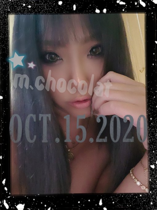 安定のいつものカラーです！ ほんとはダブルカラーしたかったけど私の髪の毛がダメージヤバめなので今月は我慢しました😥 今月というか今年は我慢かなー。。泣 秋冬だからいいんだけど。。 明るいとこで見ると透明感でて👌 カラーしてトリートメントして前髪カットしてきれいきれいしてきました♡