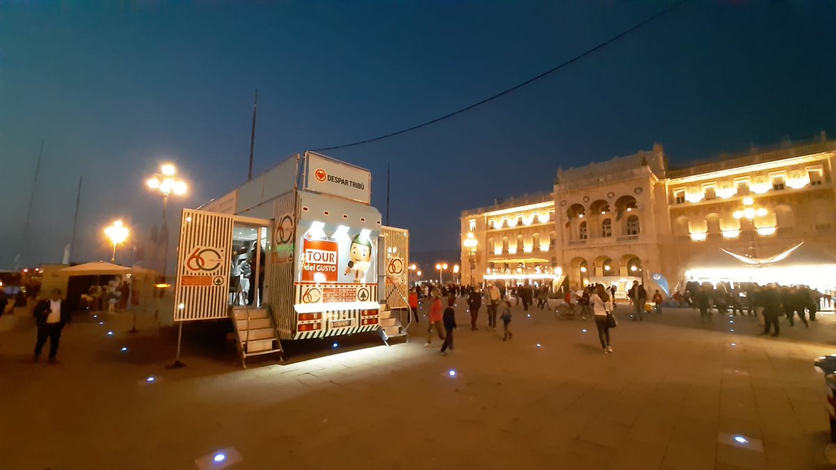GIRBAsrl's tweet photo. ⛵⛵Alcune immagini del nostro truck-hospitality impegnato a Trieste durante la Barcolana 2020⛵⛵
#barcolana
info https://t.co/YcNY4QxeoV https://t.co/6WuVuq4JNs