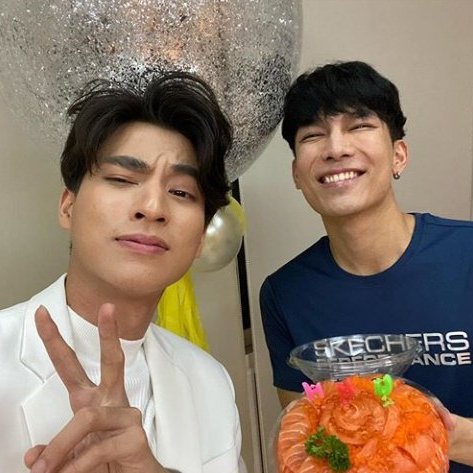 how they never fail to surprise each other during the other& #39;s birthday. How Gulf after his event went to Mew& #39;s home and surprised him late at night. How Mew sent a video message saying he cant be there on Gulf& #39;s birthday but surprised him by actually going there and singing. +