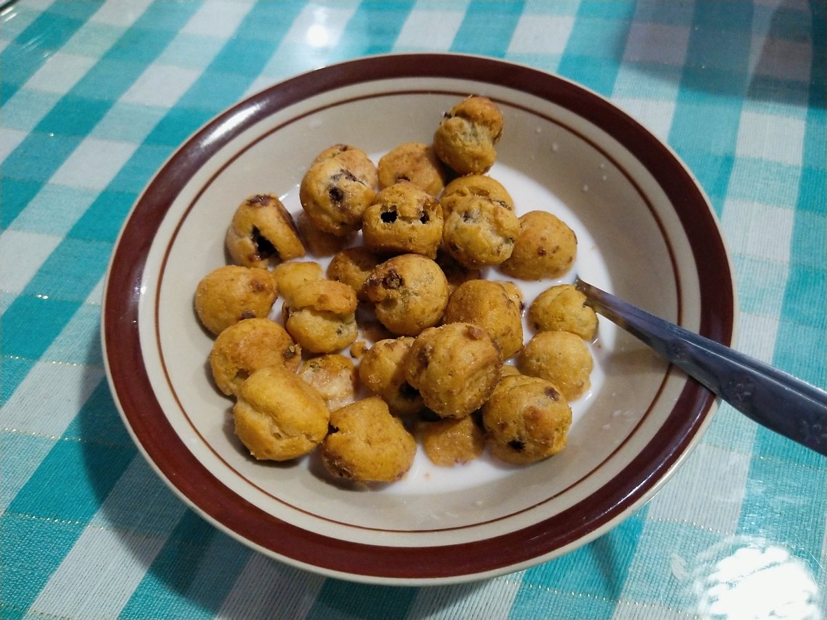 #Snacking 🍟🥣 Nissin walens choco + Ultra milik strawberry, emm... yummy 👌 

#Ngemil #Cemilan #Jajanan #Ngemilenak #Jajananenak #Makananringan #Food #Foodie #Twitt #Likeforlike #Followforfollow #Followme #Mutualan #Mutualankuy