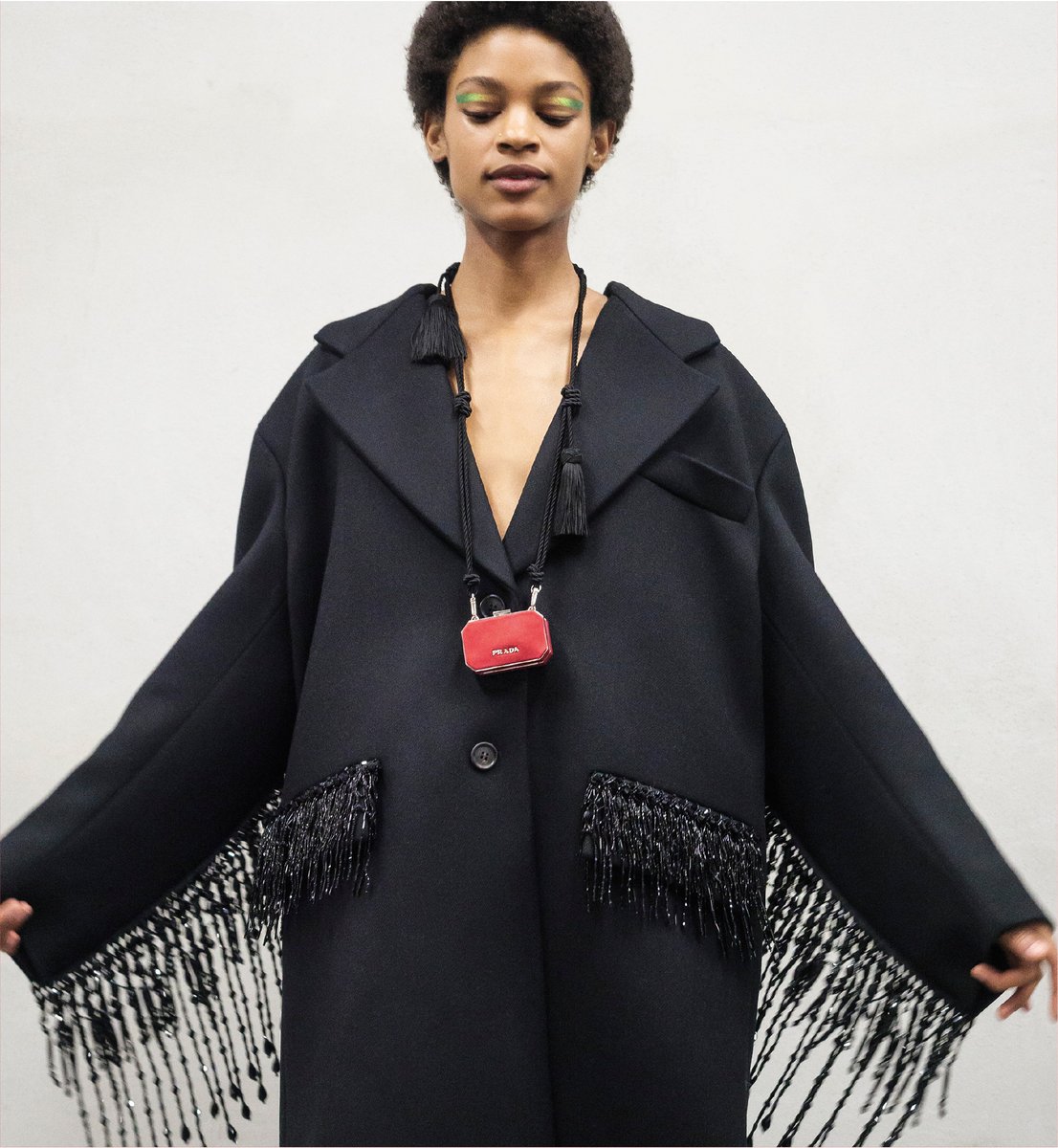 Sothebys's tweet photo. #AuctionUpdate Beaded fringes and vanity necklaces: a complete look worn by model Theresa Hayes for @Prada's #FW20 presentation, sells for €16,380.💁♀️
#PradaSothebys #PradaToolsofMemory https://t.co/Z9tYTdfJ8W