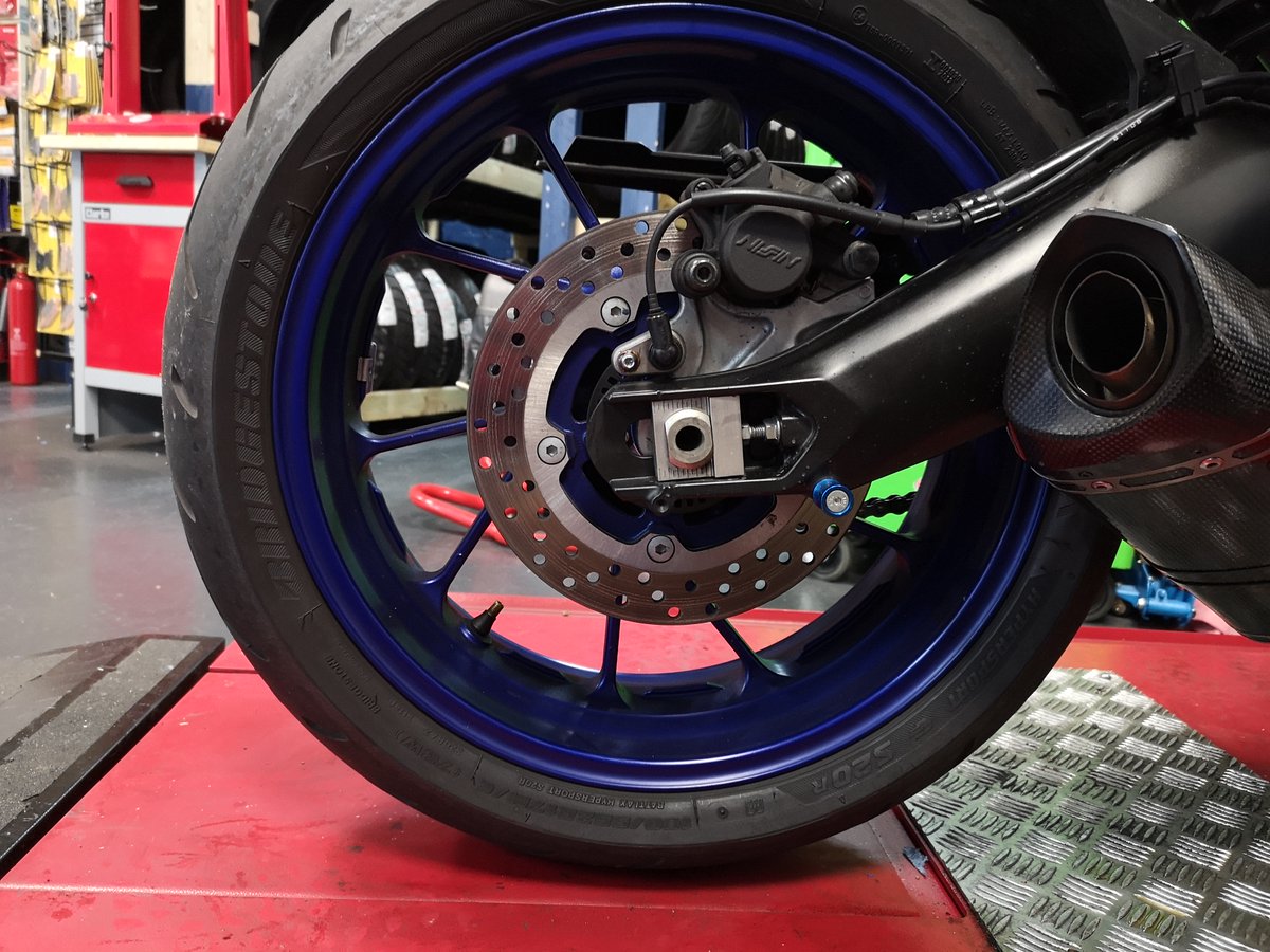 twotyrestwo's tweet photo. Challenge for you. RT to your mates and see who can guess how many 'pumps' it took to inflate the https://t.co/qImQXe9Tf0 MT-09 rear from 0psi back to 42psi ...with the bicycle pump pictured. We'll post the winner a little something. https://t.co/Koi7JUeGwM