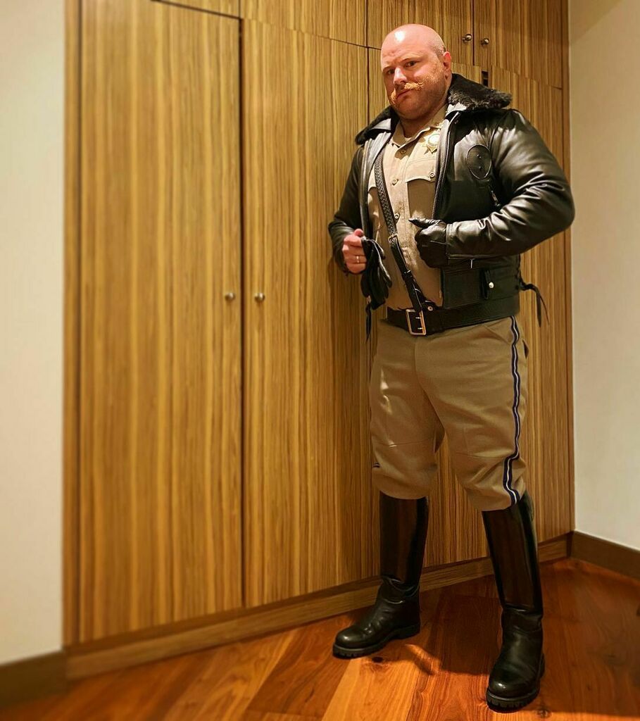 cops_real's tweet photo. deputysub-slave206:
Horsehide CHP… too small for me, but I found her a good home. #bootedmen #meninuniform #bluf #leathergear #leathercop #motorofficer #beastcop #bootedcop #motorboots #bootsandbreeches
https://t.co/abhn7ExNL2 https://t.co/i3FNgoTfLg #uniform #cop #cops https://t.co/uxEdE3H9Co