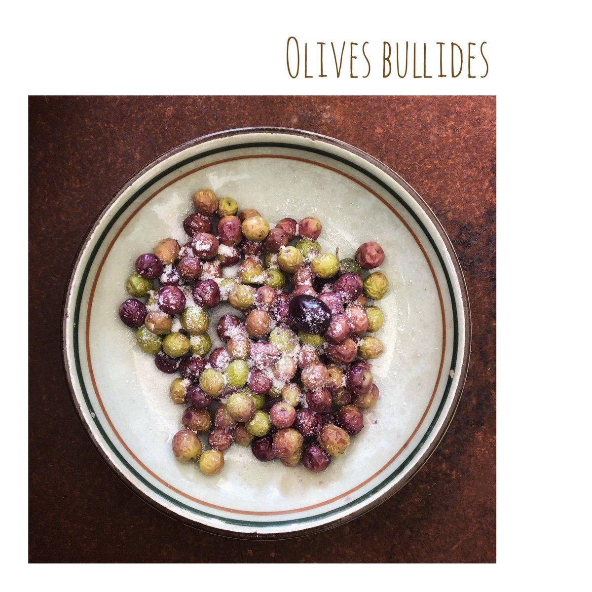 nani_nolla's tweet image. Tradicions de casa de pagès: olives bullides. Es bullen en aigua un quart d’hora aproximadament, s’escorren i es salen. Tot seguit acompanyem amb vermut. De vici, pur vici.
#tradicionsfamiliars #apagès #aperitius #tempsdolives