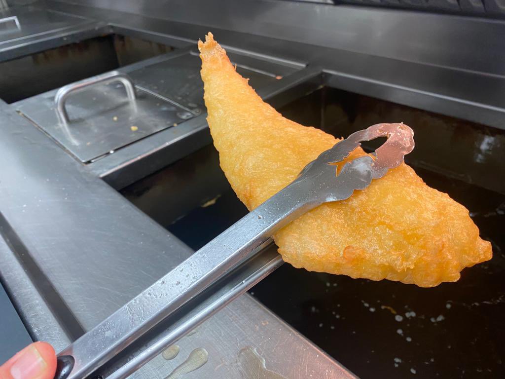 MiddletonFrying's tweet photo. Demo time for Wayne today showcasing the benefits of using our new #Blend30 #BatterMix ππ»
#Middletons #FishandChips #BetterBatter #NewRelease #KingsHeritage #NewProduct #MarketLeaders https://t.co/AgemjgrUUu
