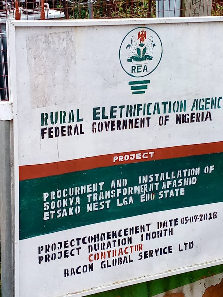 TrackaNG's tweet photo. N15m allocated in the 2020 FG budget for the procurement and installation of 500kva transformer at Afashio Etsako West, Edo State.
We tracked and confirmed the transformer has been installed in the community and serving the people.
Link- https://t.co/JoFS3R8TT2
#2020FgProjects https://t.co/iZ2hk27IPx