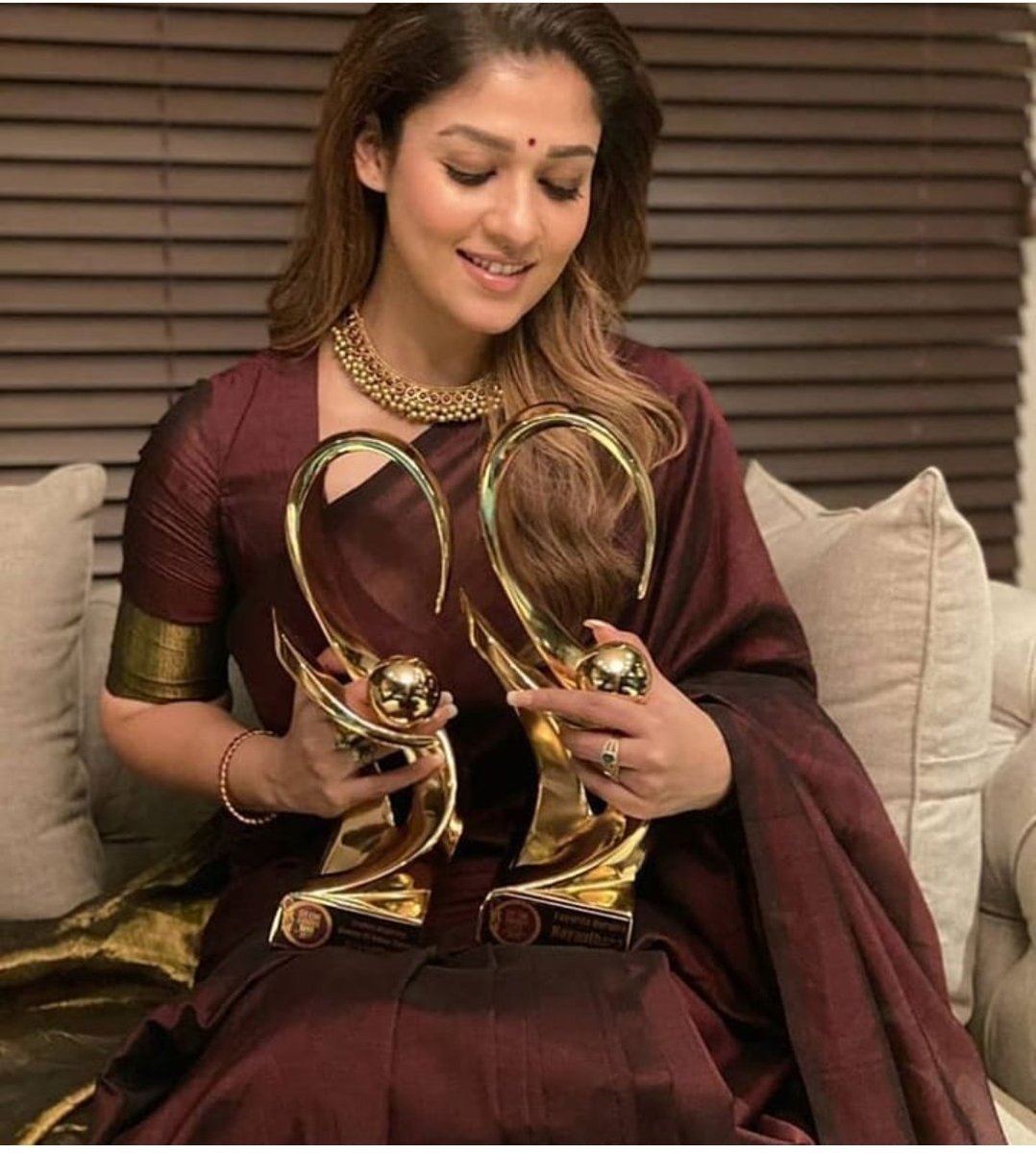 So here I go with some exciting saree pics of  #LadySuperstar.....But I don't get a satisfaction with just these tweets, coz she's got an OCEAN of SAREE GOALS IMAGES ! #Thalaivi  #Nayanthara  #ladysuperstarnayanthara  #MookuthiAmmanThanks  @v_mani1992 for nominating me !