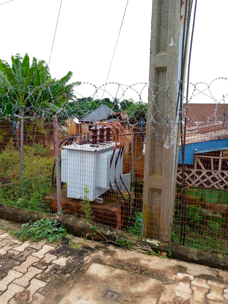 TrackaNG's tweet photo. N15m allocated in the 2020 FG budget for the procurement and installation of 500kva transformer at Afashio Etsako West, Edo State.
We tracked and confirmed the transformer has been installed in the community and serving the people.
Link- https://t.co/JoFS3R8TT2
#2020FgProjects https://t.co/iZ2hk27IPx