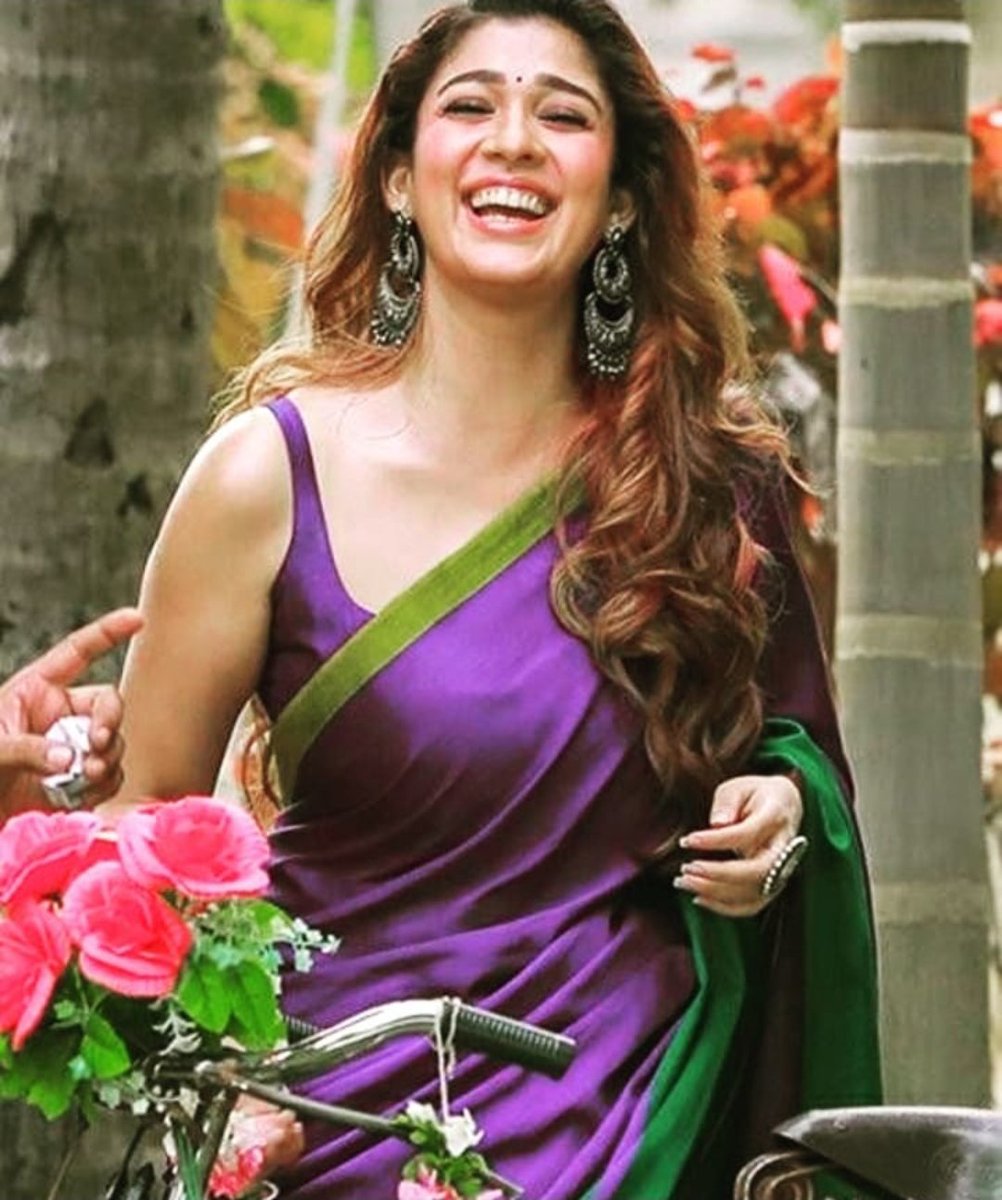 So here I go with some exciting saree pics of  #LadySuperstar.....But I don't get a satisfaction with just these tweets, coz she's got an OCEAN of SAREE GOALS IMAGES ! #Thalaivi  #Nayanthara  #ladysuperstarnayanthara  #MookuthiAmmanThanks  @v_mani1992 for nominating me !