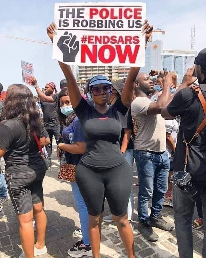 jega_eleniyan's tweet photo. MC Oluomo and Baba Alado sent thugs to Alausa. They came in Lagos State owned BRT buses and the Nigerian Police refused to stop them!!

We managed to copy one of the bus' serial number; s/n 240171.

Please RT.

#AlausaProtest #EndSARS #EndSWAT Lagos https://t.co/CWYrMqci2w