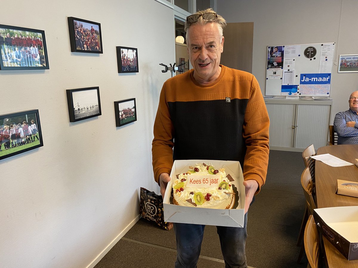 Een speciale dag voor een speciale vrijwilliger ! Gelukkig kun je tegenwoordig pas vanaf je 85-ste in de VUT. ⁦Kees van harte gefeliciteerd ⁦<a href="/OJCROSMALEN/">OJC ROSMALEN</a>⁩