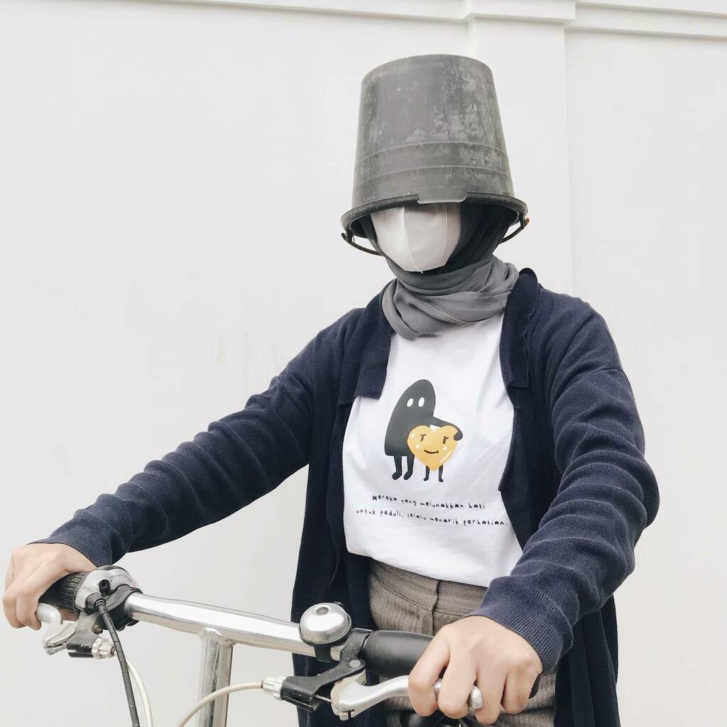 Pusing sendiri karena bingung mau kemana-kemana ngga bisa. Suka kesel sama keadaan kayak gini, eits tapi sadar gak sih sekarang kita diajarin untuk peduli sm diri sendiri dan sekitar untuk menghargai kondisi✨