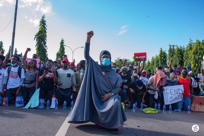 emsea5fire's tweet photo. MC oluomo and co. This is a peaceful protest..if we want it violent..we know the road to ur house..we knw how to spoil tins.. even of your children are abroad we have Nigerians who can travel and harm them there because you're harming peoples children
#AlausaProtest 
#EndSWAT https://t.co/dxe0Ib0JuK