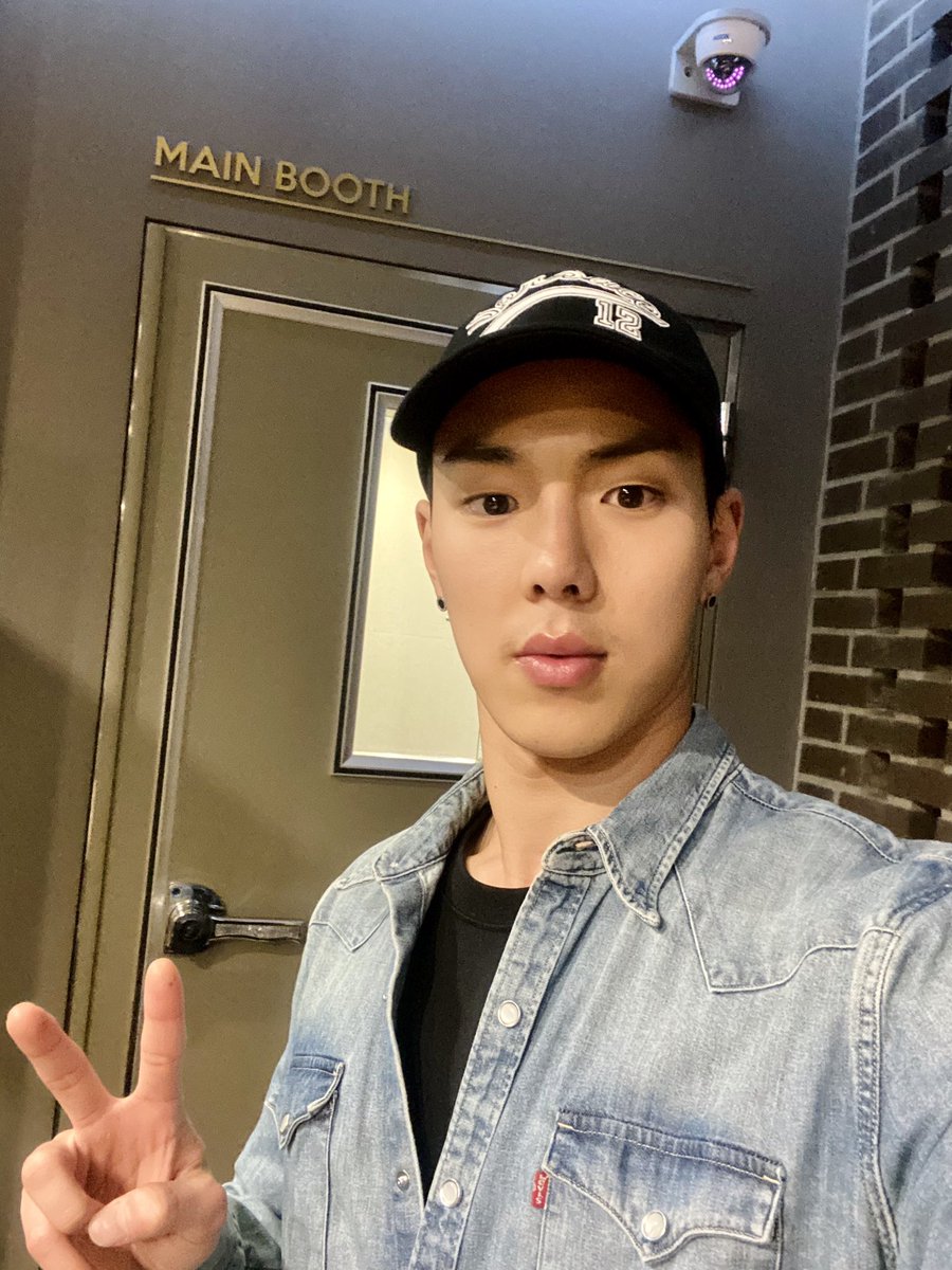 OfficialMONSTAX's tweet photo. [#셔누] 드라마 재밌게보시고 건강하세요! #구미호뎐 #IllBeThere https://t.co/Rh8CrbXMfe