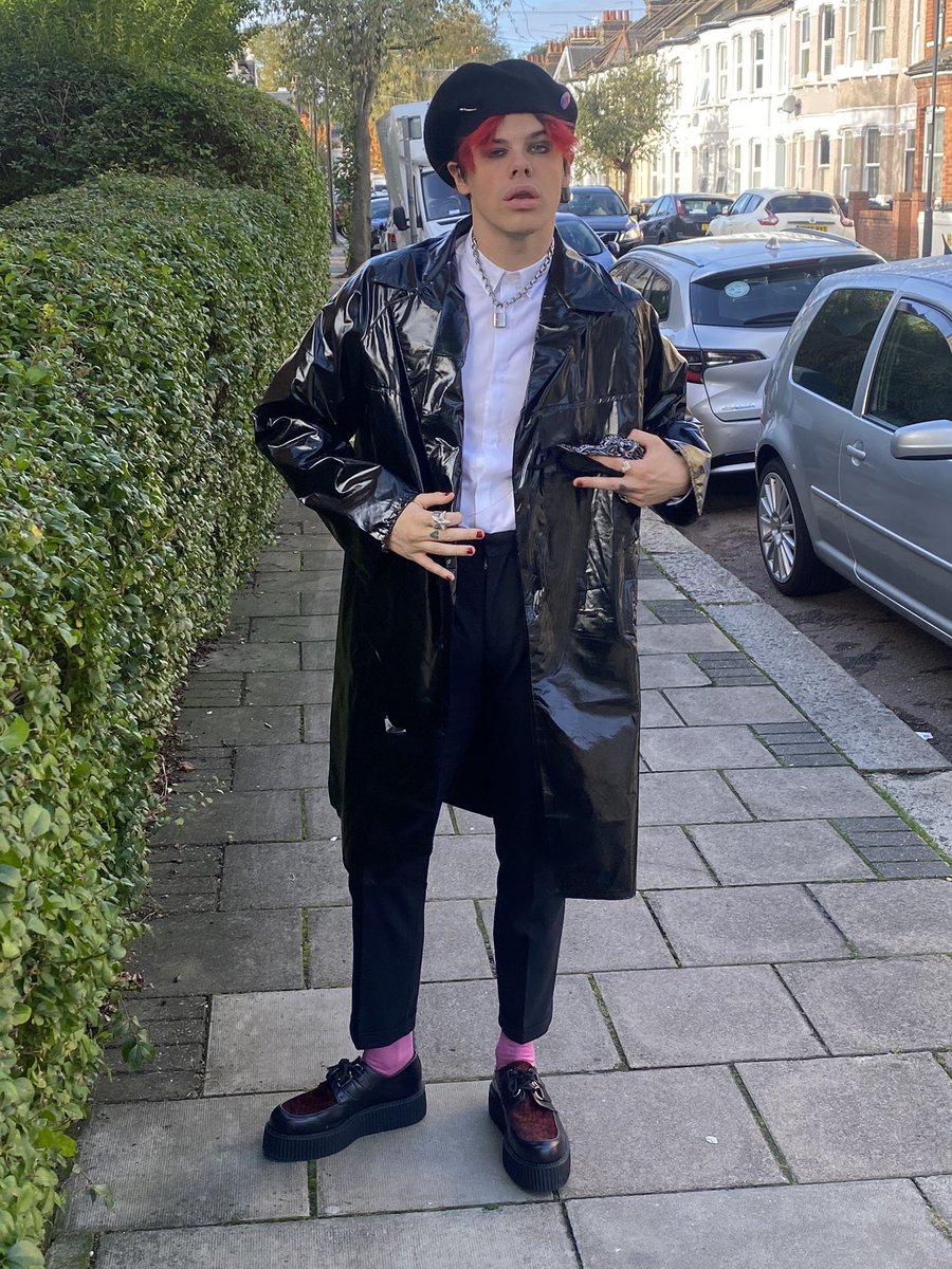 yungblud's tweet photo. tonight. 🖤💋 #cottoncandy 

https://t.co/RNQmy5s5FF https://t.co/qsEzvUVnLy