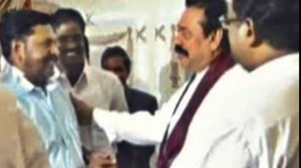 PrasaanthSaran's tweet photo. @NaamTamilarOrg @VijaySethuOffl இதுபோன்ற பல தமிழக இனத்துரோக தலைவர்களும் மாற வேண்டும்.இவர்களும் சிங்கல கைக்கூளிகள் தான்.ஏன் எனது தாய்நாடு இப்பாதைகளில்  செல்கிறது? 😭 மாற்றம் அவசியமானது. https://t.co/L3iJKLomrz
