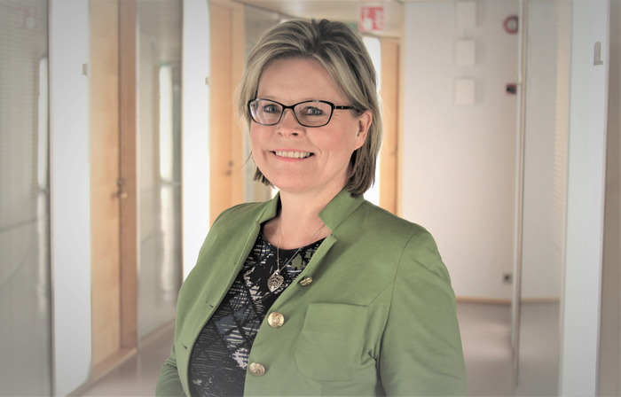 #sisäilmakodittomat
SARI TANUS KD KAMPANJAN SUOJELIJA
Sisäilmasairas voi kuulua vammaissopimuksen piiriin. Sisäilmasairastuneen tilanne tulee nähdä kokonaisvaltaisesti... Lue lisää: sisailmakodittomat.fi/kampanjan-suoj… #asunnottomienyö <a href="/saritanus/">Sari Tanus</a>  <a href="/KDHelsinki/">Helsingin Kristillisdemokraatit</a> <a href="/SuomenEduskunta/">SuomenEduskunta</a>