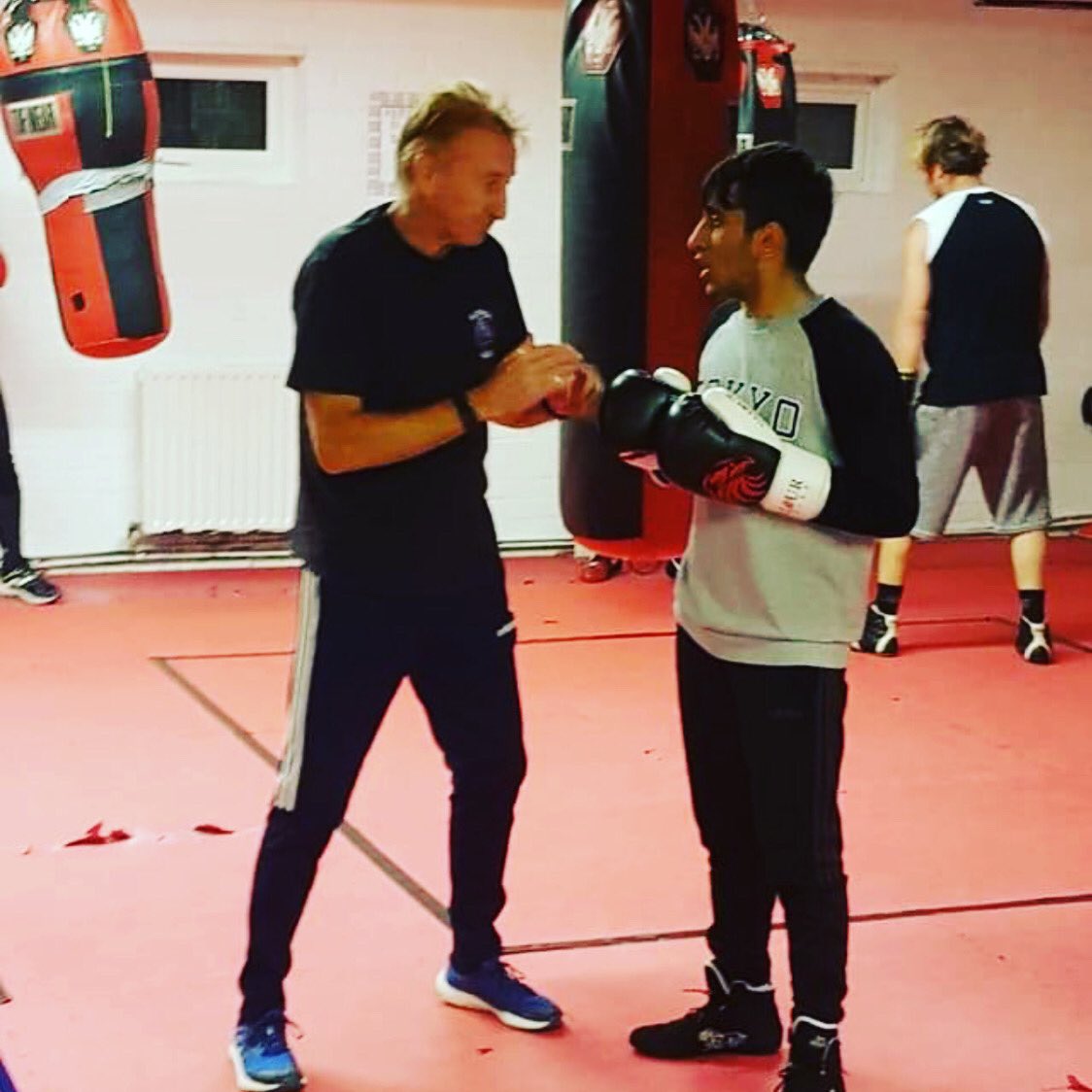 SloughKOgym's tweet photo. Nothing like the boxer / coach relationship #ChrisDono #RoleModel #SloughABC https://t.co/co2sdJMeTk
