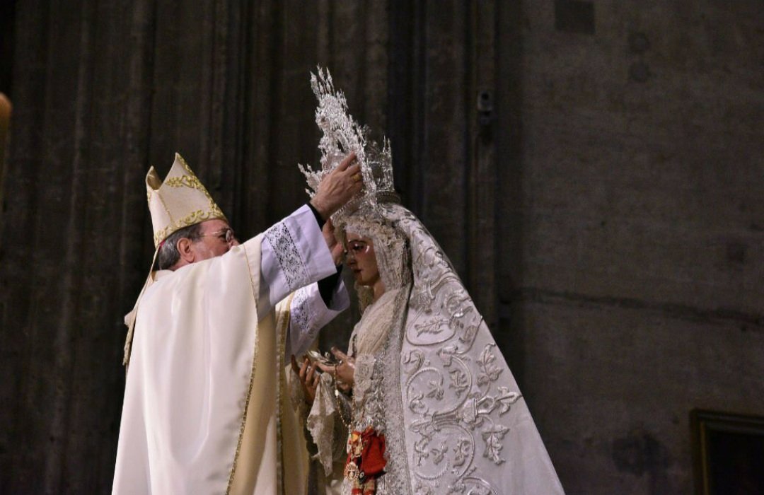 En el día de hoy, 15 de octubre, felicitamos al Excelentísimo y Reverendísimo Señor Arzobispo de Sevilla, Don Juan José Asenjo Pelegrina, con motivo de su setenta y cinco cumpleaños.
Que Jesús de la Victoria y María Santísima de la Paz le protejan.
📷: @manueljrrechi https://t.co/2zOoPD8yhR