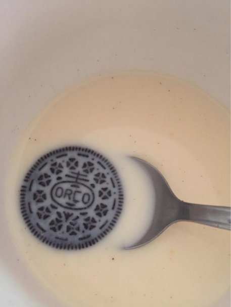 Adrogomo's tweet image. joder uno no puede ni desayunar tranquilo