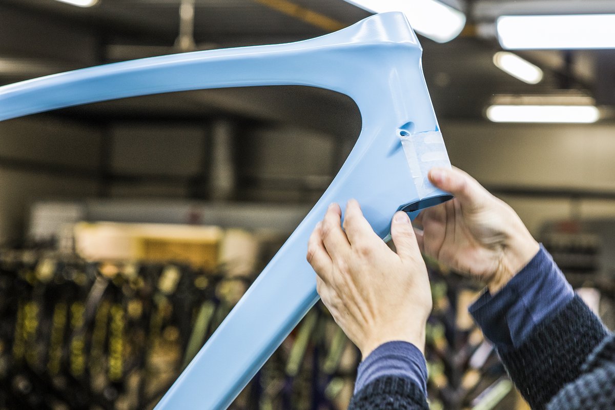 Ridley_Bikes's tweet photo. All our bikes are hand-painted with care in our Belgian factory. No better way to show you than with a Fenix SL Disc in Belgian Blue.

#FenixSLDisc https://t.co/FQ8bD4MvSl
