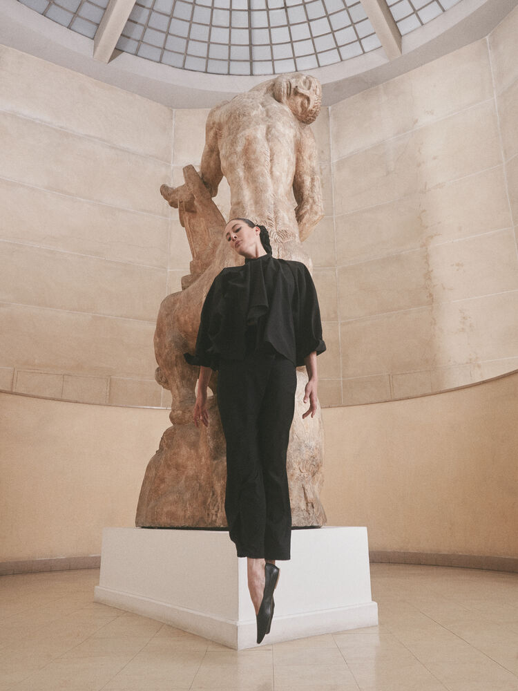 LaRedouteFr's tweet photo. Gagnant du prix Pierre Bergé de l’Andam cet été, à 35 ans, Mossi Traoré signe sa première collection collaboration avec La Redoute. Une variation autour du smoking, une ode à la féminité incarnée par la danseuse étoile Marie-Agnès Gillot. A découvrir dès le 28 octobre. https://t.co/pgDMVUIdeF