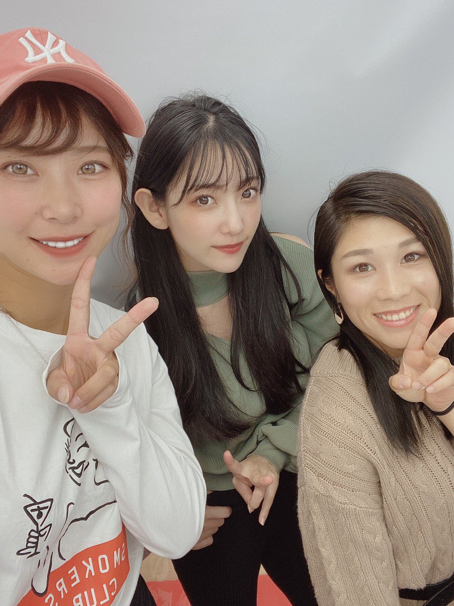 b2lvth's tweet photo. プリクラの威力🥊
最強‼️
みんな野球選手だよ😆💕👏
仲良し同級生✨
遊んでくれてありがとう😊
また遊んでね♪
#野球 #野球女子 #女子野球 #女子プロ野球 #京都 #京都観光 #ドライブ #高塚南海 #前田桜茄 #椿梨央 @southsea28 @maedaharuka_02 https://t.co/gWFL0scrqW