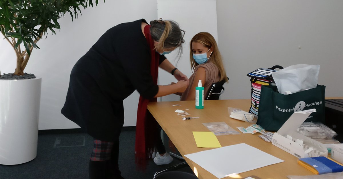 Today, United Planet employees got the chance to get vaccinated against the flu by our company doctor. The demand for this voluntary vaccination campaign was high, but the scheduled timeline worked perfectly. And it didn’t hurt at all!