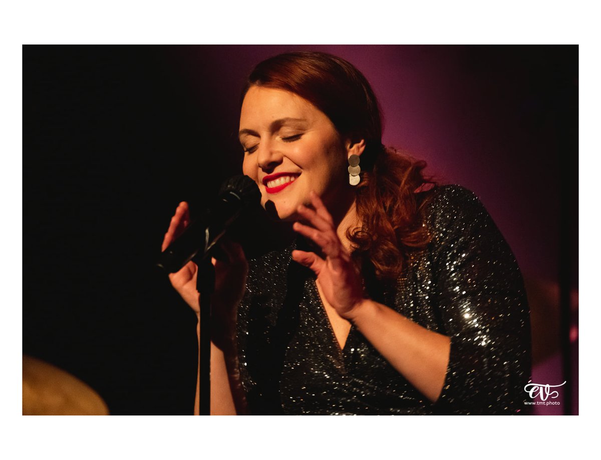 Relaisculturel's tweet photo. [POST EVENEMENT]✨

Retour en photos sur la soirée du mardi 13 octobre avec Robyn Bennett en concert !🎤

🚩MERCI à @tmt_photo  pour ces magnifiques clichés 📸
🚩MERCI à l'incroyable @_robynbennett et ses musiciens hyper-talentueux pour leur concert à couper le souffle !🤩 https://t.co/MAFPxNtM5F