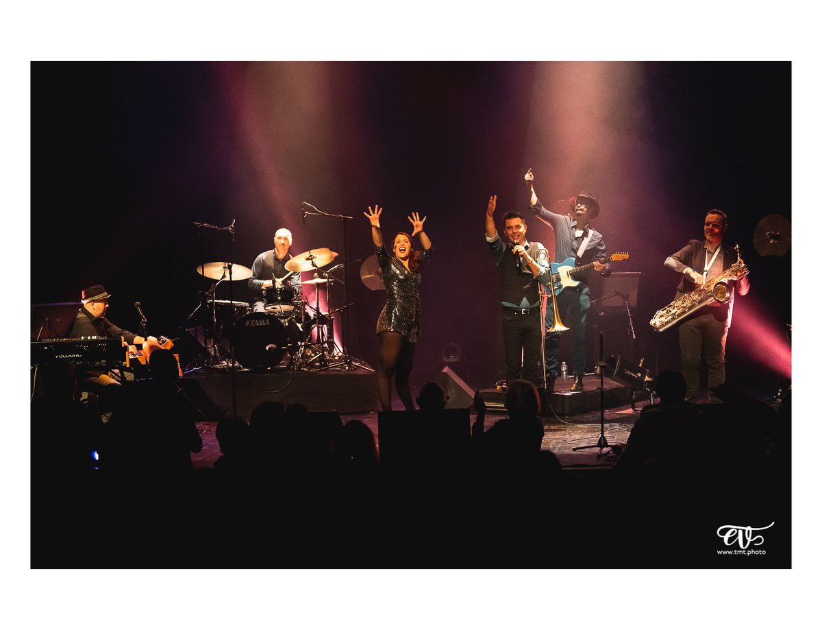 Relaisculturel's tweet photo. [POST EVENEMENT]✨

Retour en photos sur la soirée du mardi 13 octobre avec Robyn Bennett en concert !🎤

🚩MERCI à @tmt_photo  pour ces magnifiques clichés 📸
🚩MERCI à l'incroyable @_robynbennett et ses musiciens hyper-talentueux pour leur concert à couper le souffle !🤩 https://t.co/MAFPxNtM5F