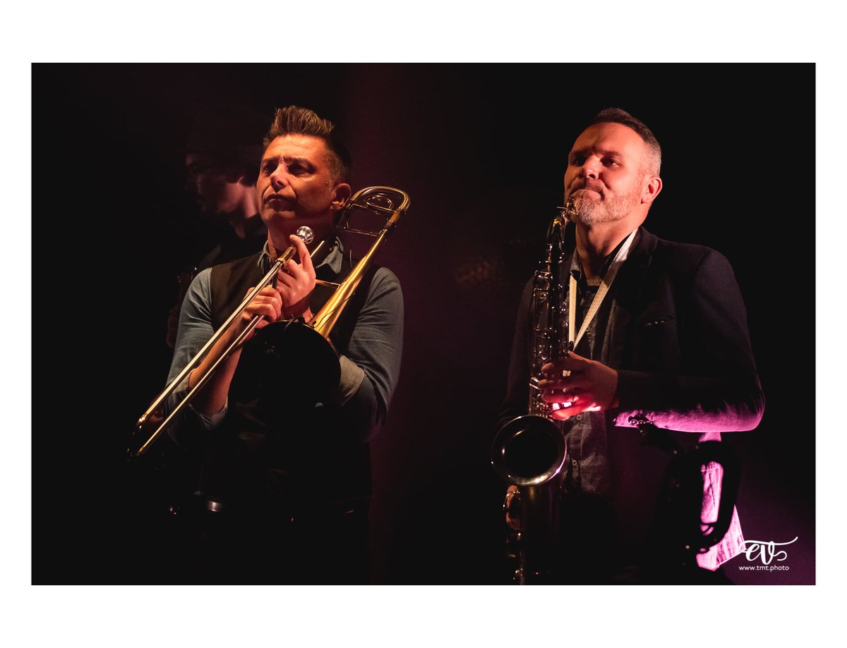 [POST EVENEMENT]✨

Retour en photos sur la soirée du mardi 13 octobre avec Robyn Bennett en concert !🎤

🚩MERCI à @tmt_photo  pour ces magnifiques clichés 📸
🚩MERCI à l'incroyable @_robynbennett et ses musiciens hyper-talentueux pour leur concert à couper le souffle !🤩