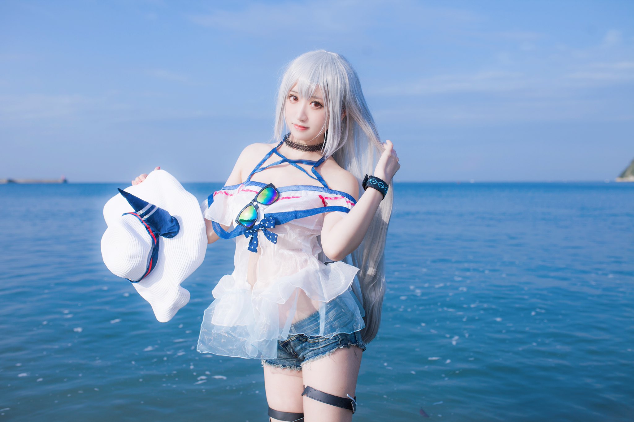 画像,【コスプレ】❁スカジ❁水着コーデ「驭浪」🌊🌊📷:亜紀さん(@Akika_70 )#アークナイツ #Arknights  #明日方舟 #コスプレ 夏の思い出😢 h…