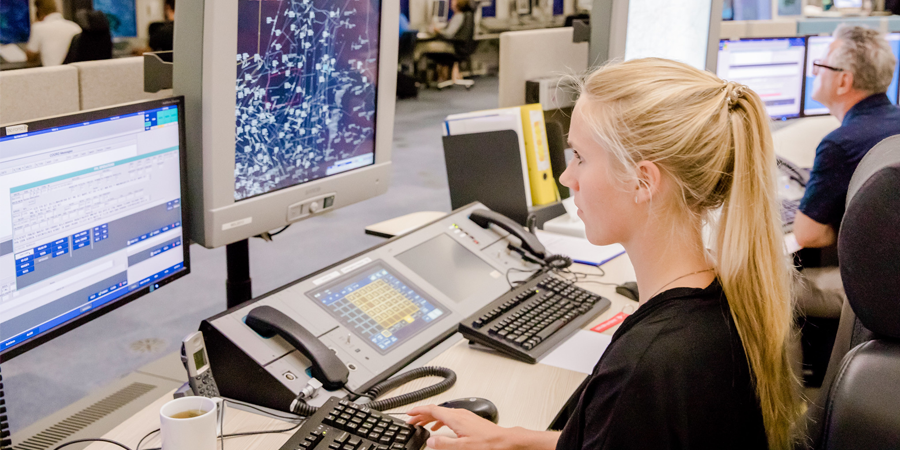 IndraCompany's tweet photo. Europeโs aviation industry has completed the final test of a new @SESAR_JU Solution on ground-to-ground interoperability, which is designed to allow the network of 63 European en-route control centres to exchange information on the flight trajectories. https://t.co/8IlqW90CzX https://t.co/xjWG2tKs1A