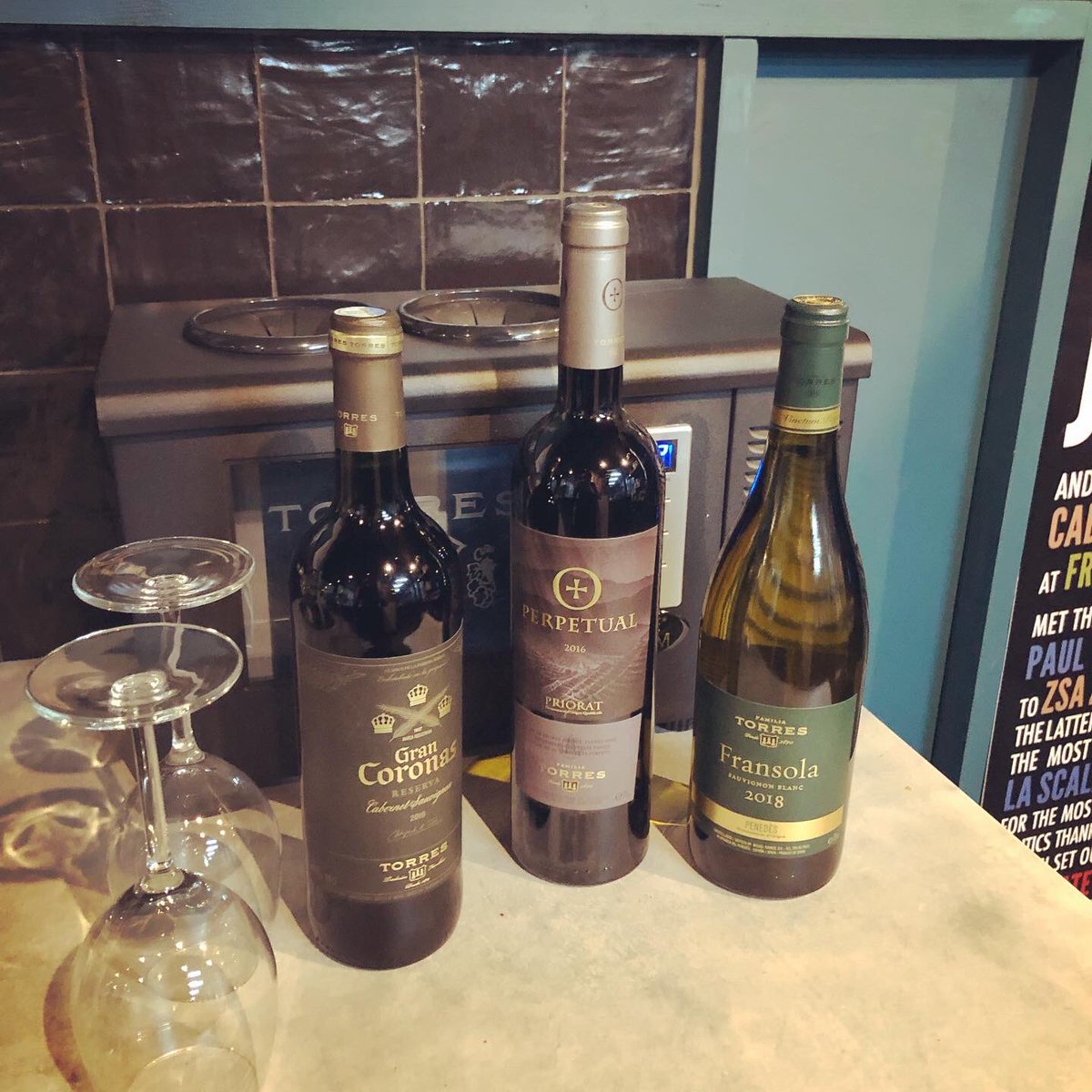 😄😍🍾🍷 gewonnen “mini klimaatkaatje” @familiatorreswines bij @walravensax 

We zullen hem met veel plezier gebruiken voor de gasten die ons komen kiezen en proeven. 
Lieve afnemers graag zetten we de deuren zsm weer open en zullen er 2 fles Torres op tempratuur klaar staan