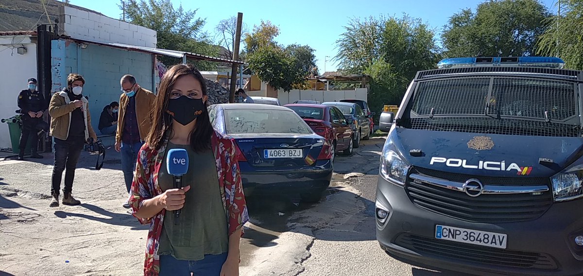 Golpe a la droga en Madrid. Estamos en la #CanadaReal en el macropositivo desplegado por <a href="/policia/">Policía Nacional</a>  Se están practicando cinco registros simultaneos y numerosas detenciones. En #directo <a href="/LaHoraTVE/">La Hora de La 1</a>