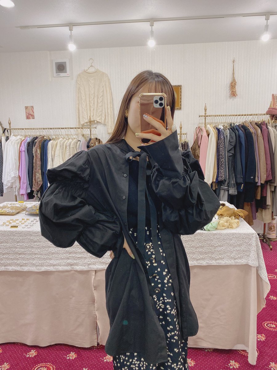 本日もご来店ありがとうございました❤︎
店頭コーデの紹介です🌷
秋冬物沢山入荷しております
お近くに来た際は是非お立ち寄りください❤︎

明日も12:00〜19:00で
お待ちしております❤︎