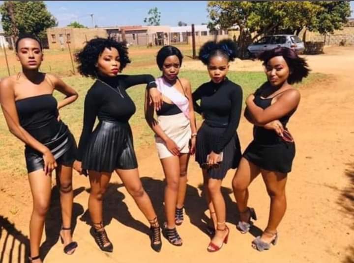 loopey3stax's tweet photo. Hini abantwana madoda https://t.co/r8v0AjoAGa