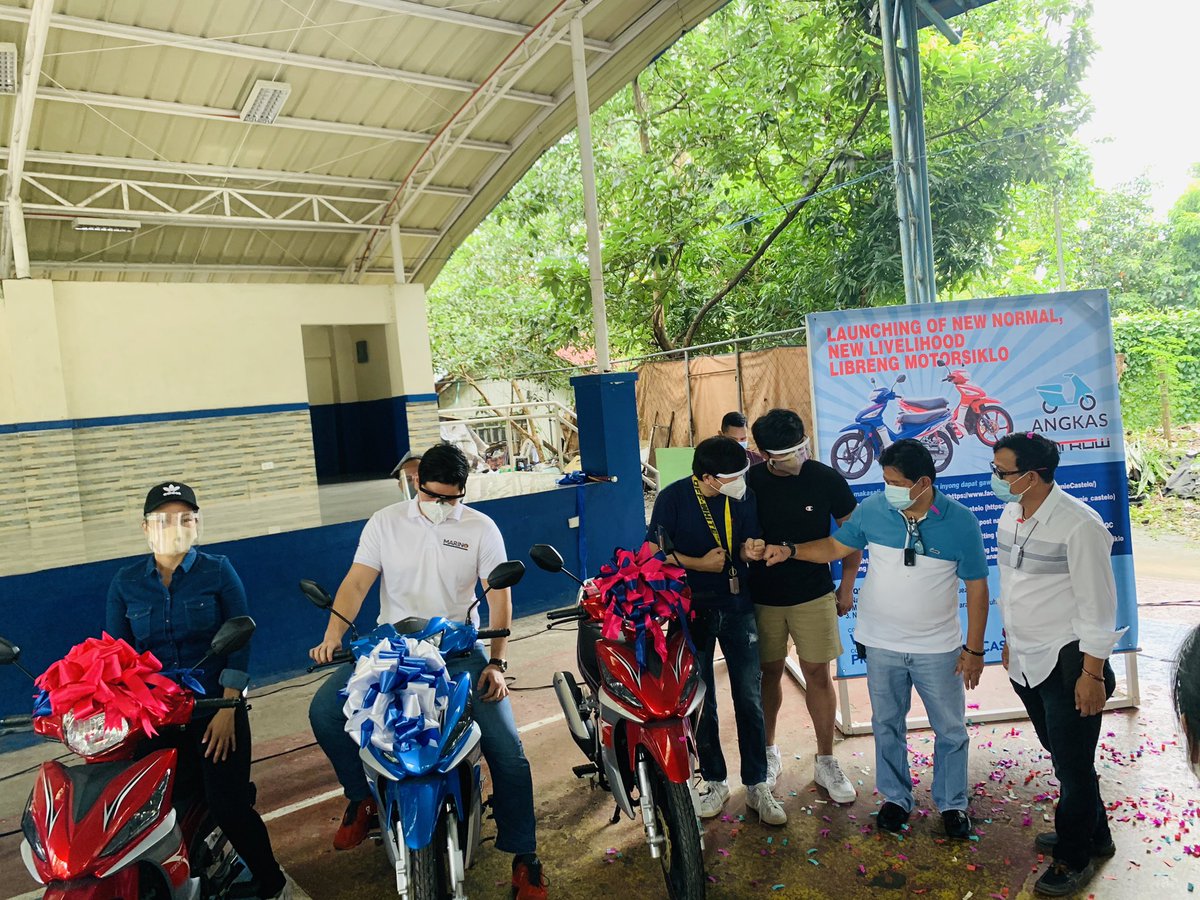 IamVictorPring's tweet photo. Hello mahal kong Pilipinas, This morning namigay po tayo ng
Brand new :
motorcycles
Bikes
Tablets
Cellphones
College plan
At insurance !
We rise as one, God bless po β₯οΈ #WorldClassQC https://t.co/QFRrnv0OjH