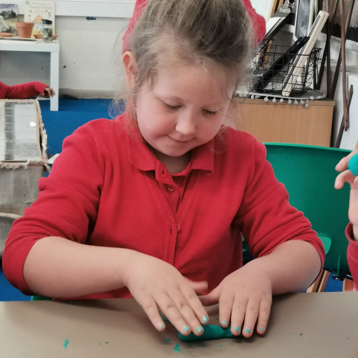 FVAYR1's tweet photo. We are learning to find out how the shapes of solid objects can be changed ππ @frome_vale #science #materials #playdough #changingshape #year1 #learning https://t.co/JDxej1Pgpw