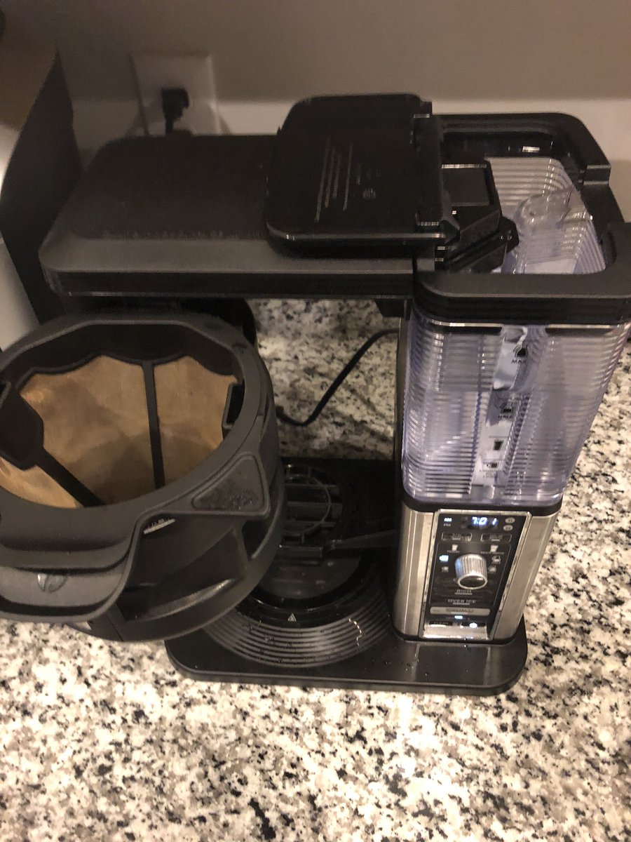Guess where my dumb exhausted ass first started pouring the water... https://t.co/hjCgScBmH4