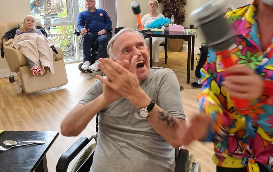 Yesterday Fernlea turned 6!! 
We have had games, karaoke, fancy dress, party food and delicious birthday cake, we couldnt allow our friends and families to miss out on the fun so we had them join us virtually!  🎁🎉🎉🎈🎈
#alwaysfun #partytime #birthday