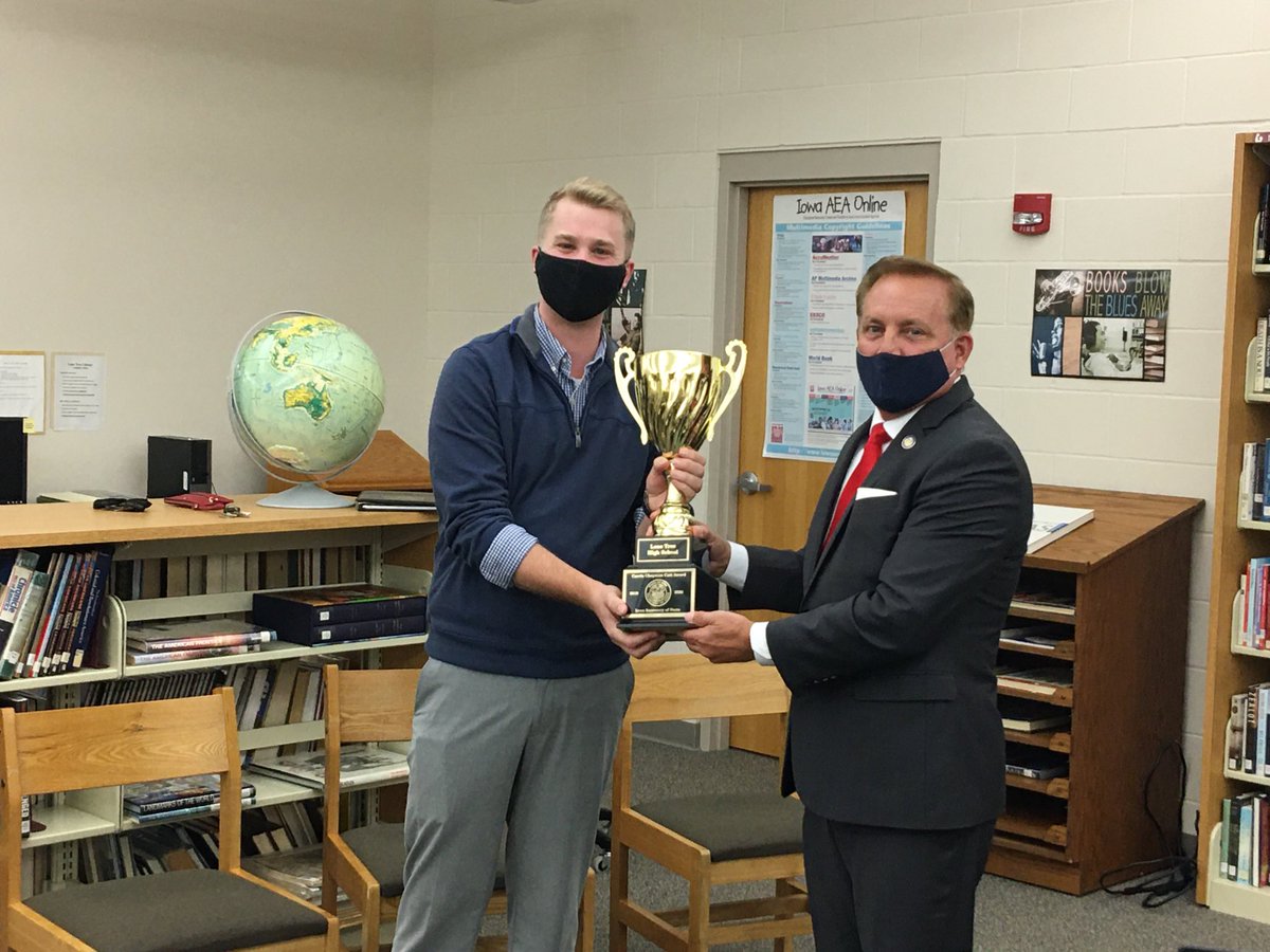 LTLions's tweet photo. Congratulations to @MrDclass for receiving Catt Award from @IowaSOS Paul Pate. Only one of 18 schools to have over 90% of seniors registered to vote! Cool award!! #GoLoneTree #GoLions https://t.co/4GDGnaGwZp