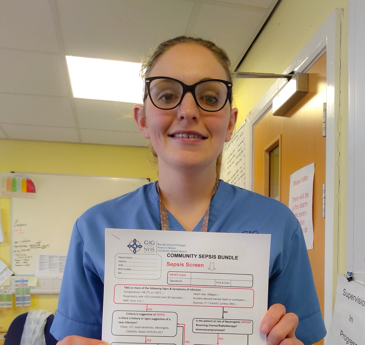 Charlotte, Rapid Response Nurse has been busy developing a 'Community Sepsis Bundle' to teach our Emergency Care at Home Carers how to recognise the early signs & refer on for a rapid assessment & help save lives. 🙏@AneurinBevanUHB @GwentfrailtyA @UKSepsisTrust @Charlot37294203