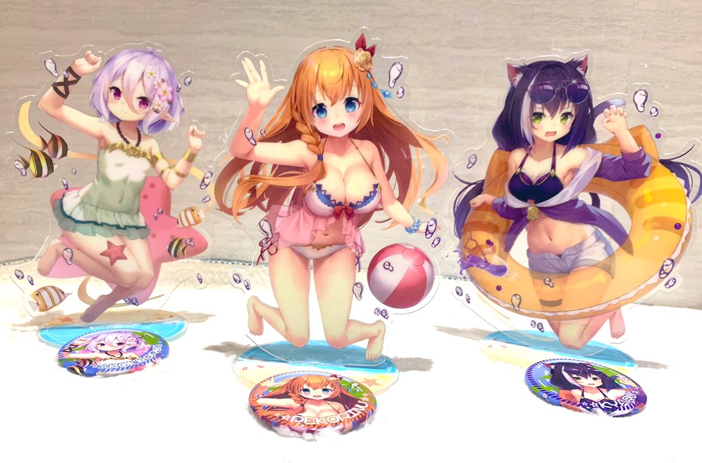 10月17日コミ1で頒布予定の「美食殿グッズセット」の写真が友人から届きました!18cmの大きいアクリルパネルで印刷も綺麗です::>_<::
おまけの缶バッジ三枚もキラキラしてて可愛い!!
#COMIC1 #プリコネ 