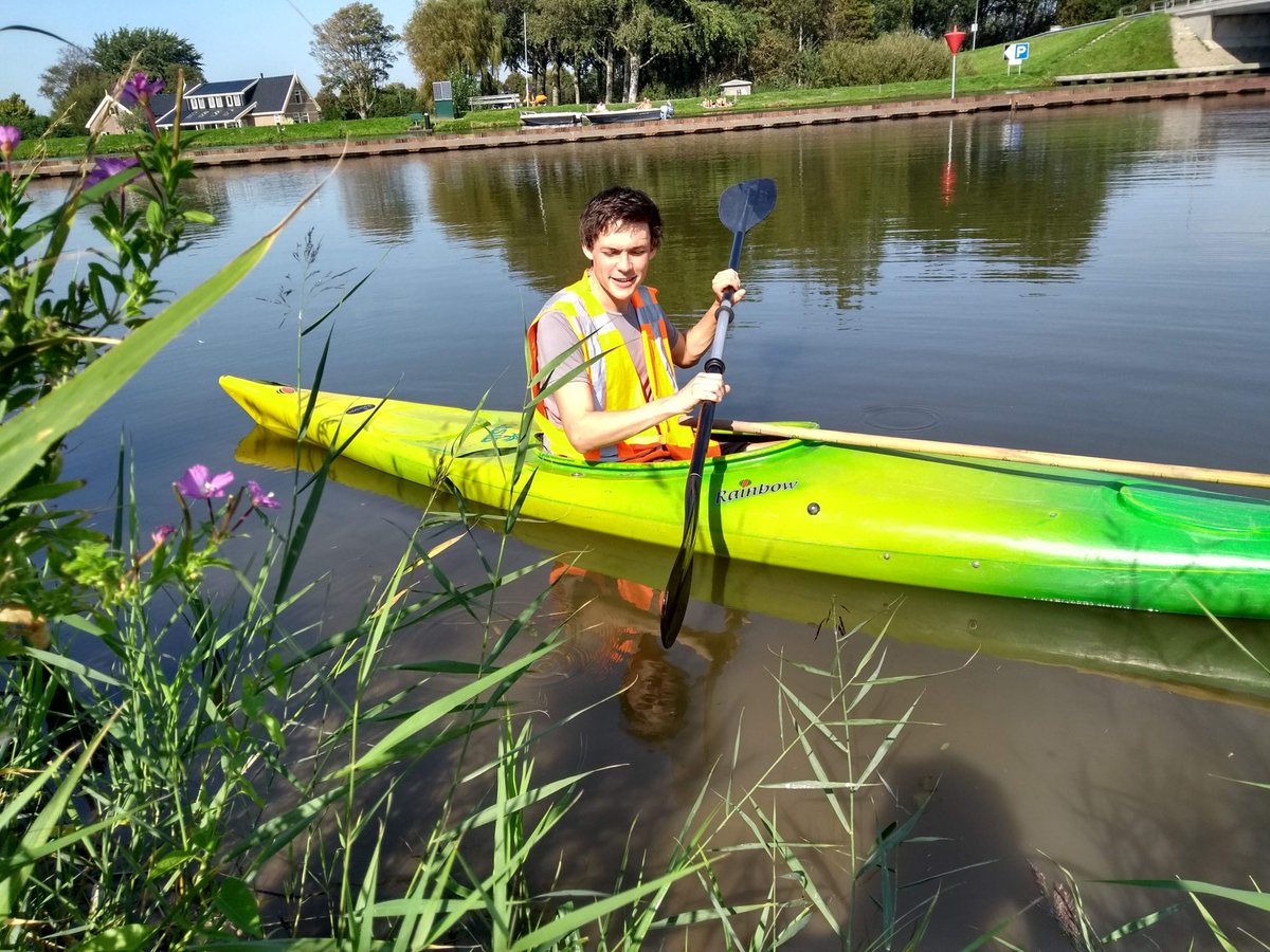 Op een mooie nazomerdag ging <a href="/NWarmelink/">Nick Warmelink</a> per kano op pad om recent aangelegde natuurvriendelijke oevers te controleren. Voor <a href="/ProvincieNH/">Noord-Holland</a> hebben we honderden meters aan NVO's aangelegd. Het controlebezoek was veel belovend, de eerste plantensoorten hebben zich al gevestigd :)