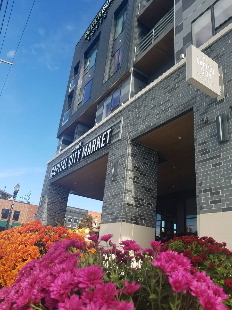GillespieGrp's tweet photo. The opening of the @capitalcitymkt at BLOCK600 yesterday was another one for the books! The first grocery store in the Stadium District of downtown Lansing is now here and serving the community and people of Lansing! #proudtobelansing https://t.co/kFqISzvWZT