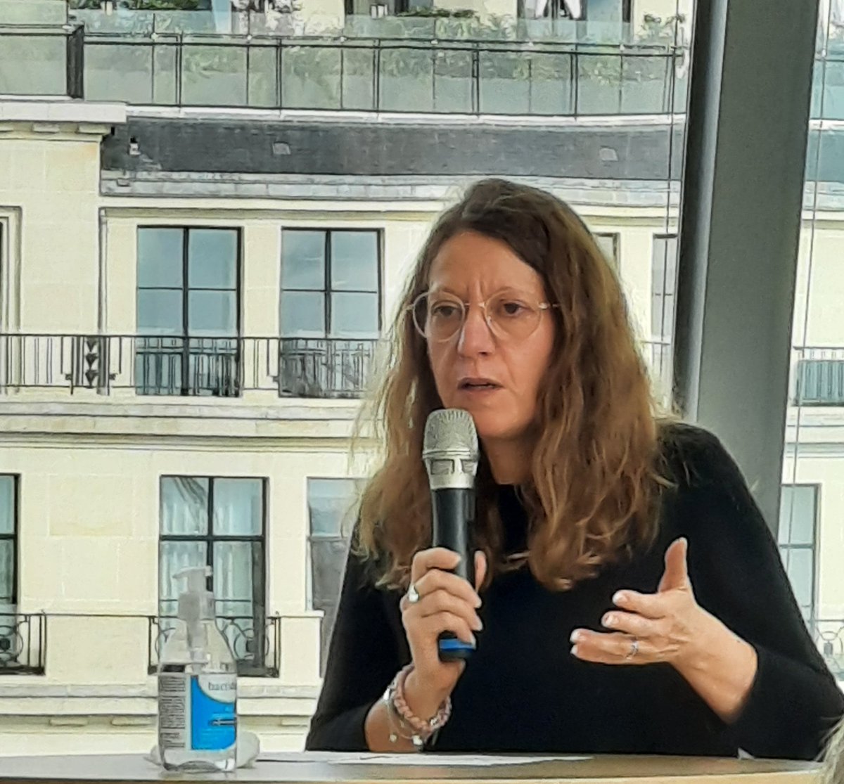 "Il est extrêmement important que la filière communication s'engage pour des pratiques responsables. Cette étude va y contribuer" Valérie Martin, Ademe <a href="/LaPosteBusiness/">LaPosteSoluBusiness</a> <a href="/GroupeLaPoste/">La Poste Groupe</a>