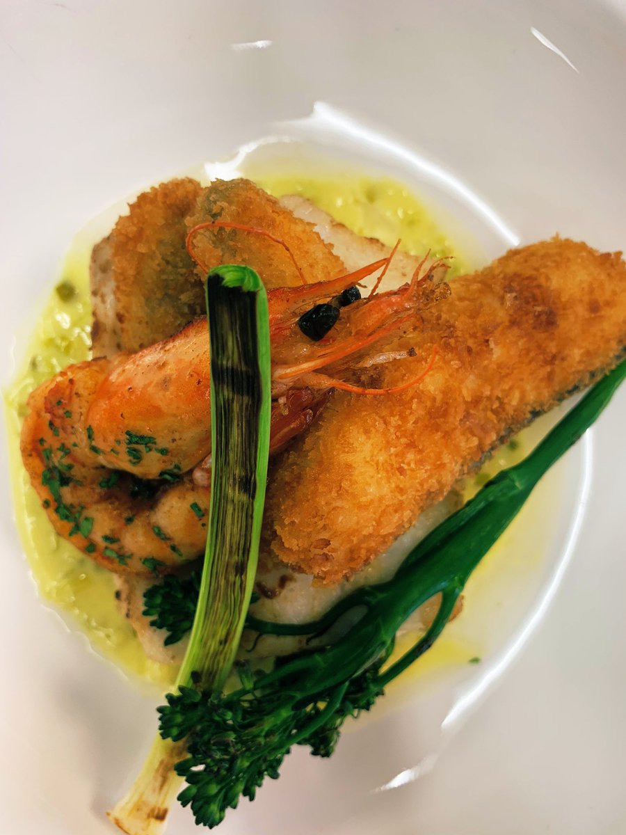 ChefGOliver's tweet photo. Some beautiful dishes created by the level 3 pro cookery class yesterday @BroadstairsCol #lushfood #fishcookery #seafood #poultry #skills #professionalchefs #students #developingskills https://t.co/3WppFbxz1l