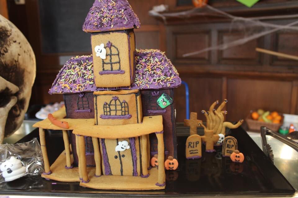 BedstoneCollege's tweet photo. Devilishly delicious Halloween food for lunch today, in a suitably Spooky setting - all made possible by the outstandingly creative, fun and hard-working Catering Team 🧟‍♀️🎃👏👏 #halloween2020 #thankyou #BedstoneFamily https://t.co/Jnb5Vm86NV